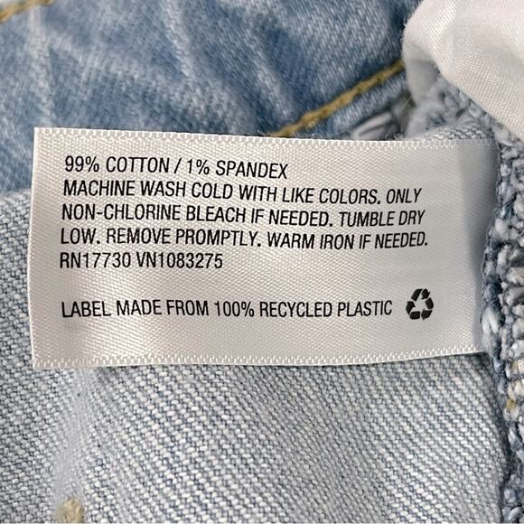 Universal Thread Highest Rise Straight Cropped Jeans in Super Light Wash 16 / 33 - Picture 11 of 13